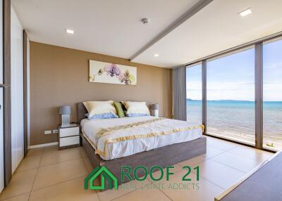 SALE Waters Edge Condo 1 Bedroom with Furniture and stunning seaview 70 Sqm A luxury Beachfront Condo in Na Jomtien / S-0843K