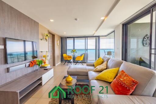 SALE Waters Edge Condo 1 Bedroom with Furniture and stunning seaview 70 Sqm A luxury Beachfront Condo in Na Jomtien / S-0843K