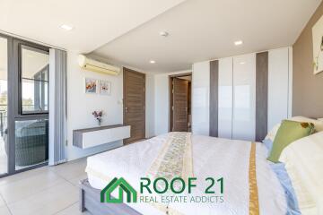 SALE Waters Edge Condo 1 Bedroom with Furniture and stunning seaview 70 Sqm A luxury Beachfront Condo in Na Jomtien / S-0843K