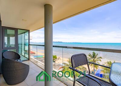 SALE Waters Edge Condo 1 Bedroom with Furniture and stunning seaview 70 Sqm A luxury Beachfront Condo in Na Jomtien / S-0843K