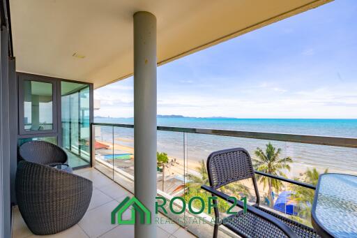 SALE Waters Edge Condo 1 Bedroom with Furniture and stunning seaview 70 Sqm A luxury Beachfront Condo in Na Jomtien / S-0843K