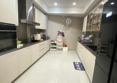 4 Bedroom Townhouse for Sale in Baan Klang Krung Sathorn - Thanon Chan