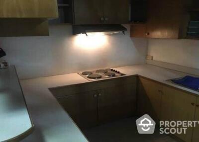 2-BR Condo at Regent Royal Place 1 Condominium near BTS Ratchadamri (ID 422290)