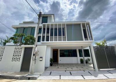 Brand new house with pool for sale in San Sai, Chiang Mai