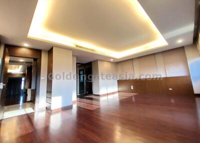 4 Bedrooms Penthouse Apartment For Rent - Sathorn