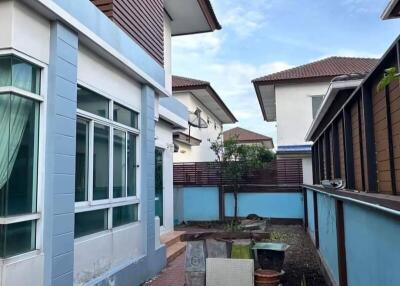 Exterior view of a modern house with a well-defined backyard area