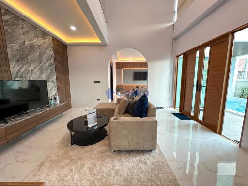 4 Bedrooms House in The Cave Ville East Pattaya H011721