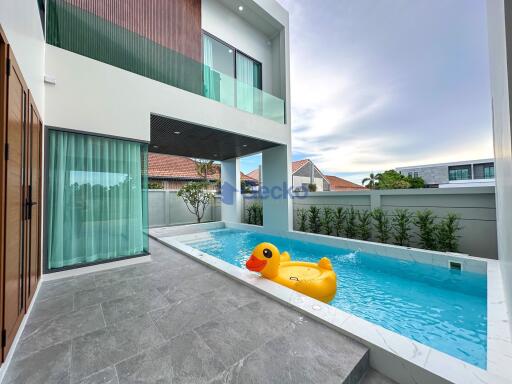 4 Bedrooms House in The Cave Ville East Pattaya H011721