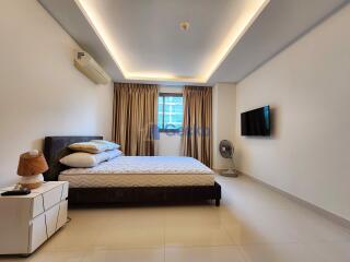 2 Bedrooms Condo in Club Royal Wongamat C011717