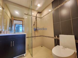 2 Bedrooms Condo in Club Royal Wongamat C011717