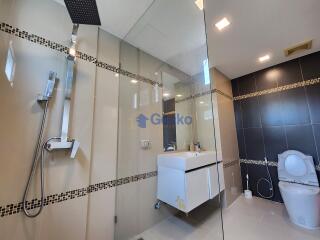 2 Bedrooms Condo in Club Royal Wongamat C011717