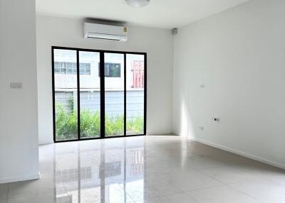 Townhouse for Rent at Areeya Mandarina Sukhumvit 77