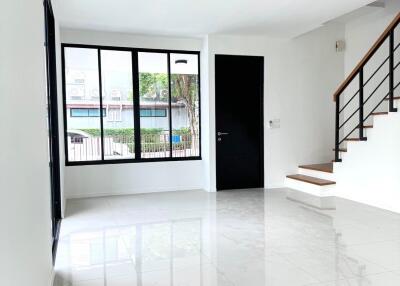 Townhouse for Rent at Areeya Mandarina Sukhumvit 77