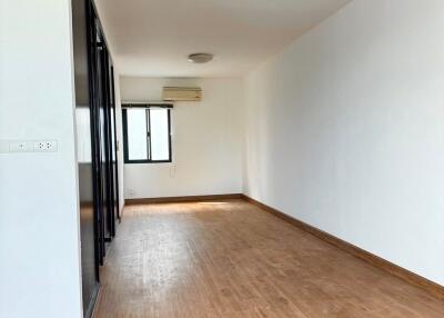 Townhouse for Rent at Areeya Mandarina Sukhumvit 77