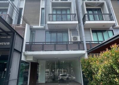 Townhouse for Rent at Areeya Mandarina Sukhumvit 77