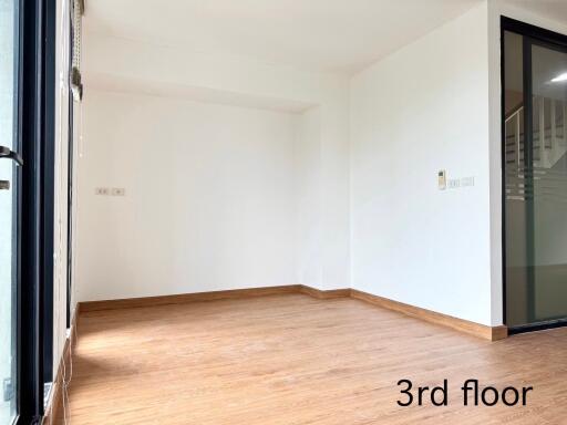 Townhouse for Rent at Areeya Mandarina Sukhumvit 77