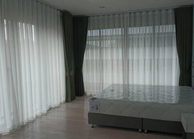 Condo for Rent at Noble Solo