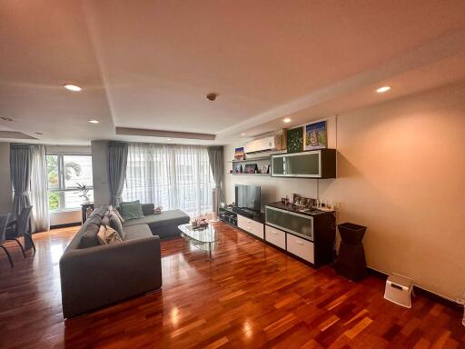 3-bedroom spacious condo for sale close to BTS Ekamai