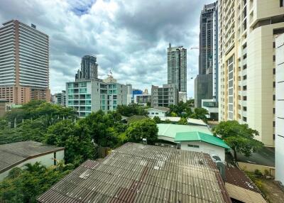 3-bedroom spacious condo for sale close to BTS Ekamai