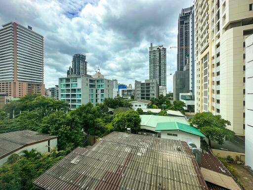 3-bedroom spacious condo for sale close to BTS Ekamai