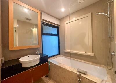 1-bedroom spacious condo for sale close to MRT Lumpini