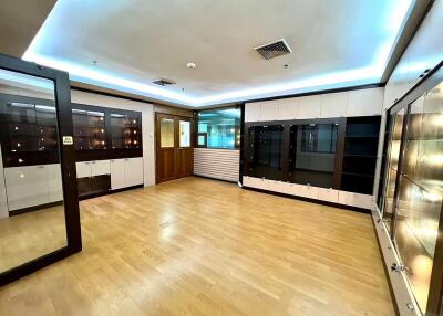 For Rent Bangkok Office Petchaburi BTS Phrom Phong Huai Khwang