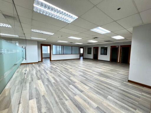 For Rent Bangkok Office Petchaburi BTS Phrom Phong Huai Khwang