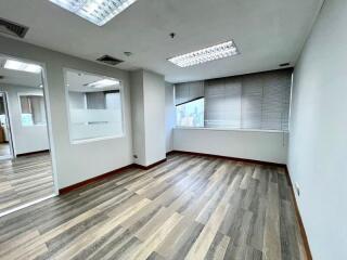 For Rent Bangkok Office Petchaburi BTS Phrom Phong Huai Khwang