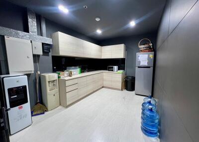 For Rent Bangkok Office Petchaburi BTS Phrom Phong Huai Khwang