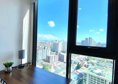 2-BR Condo at Whizdom Essence Sukhumvit near BTS Punnawithi