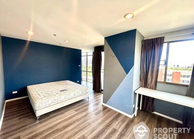 1-BR Condo at Crystal Garden Condominium near BTS Nana