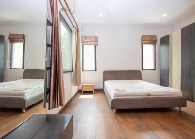 4 Bedroom Pool House : Ban Wang Tarn