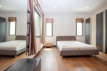 4 Bedroom Pool House : Ban Wang Tarn