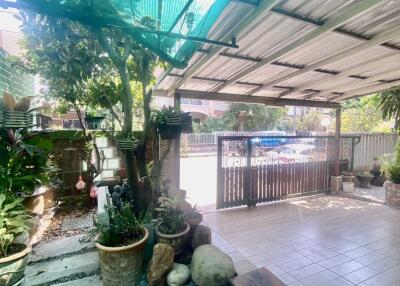 Covered patio with garden