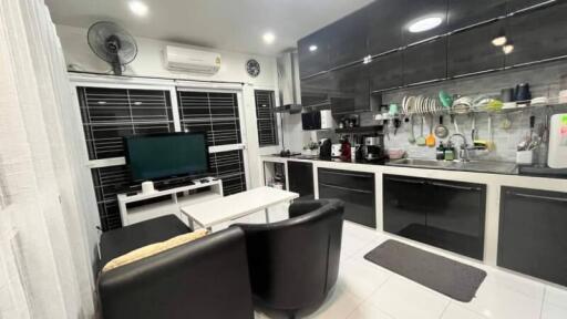 Modern kitchen with dining area