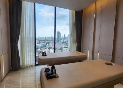 Modern wellness room with a city view