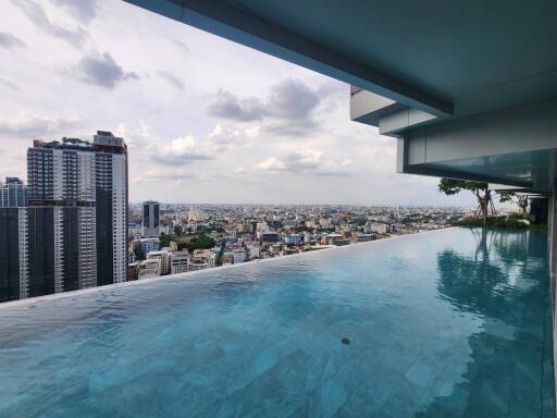 Infinity pool with city skyline view