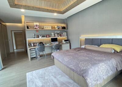 3 Bedrooms 4 Bathrooms 277 SQ.M. Baan Pattaya 5