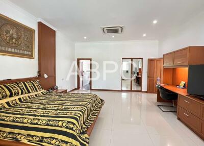 6 Bedroom 7 Bathroom in East Pattaya