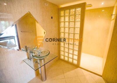 3 bedroom Condo in Kieng Talay Pratumnak