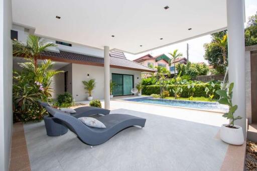 Luxury modern 5 bedroom pool house to rent