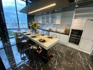 Modern kitchen with dining area