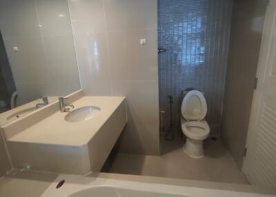 Modern bathroom with large mirror and ceramic fixtures