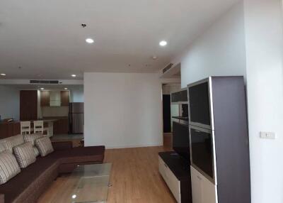 2-BR Condo at Chatrium Riverside Condominium near BTS Saphan Taksin