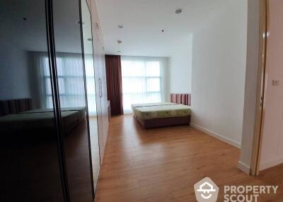 2-BR Condo at Chatrium Riverside Condominium near BTS Saphan Taksin