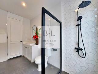 Modern bathroom with a walk-in shower and stylish fixtures