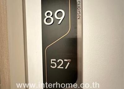 Building number and unit sign