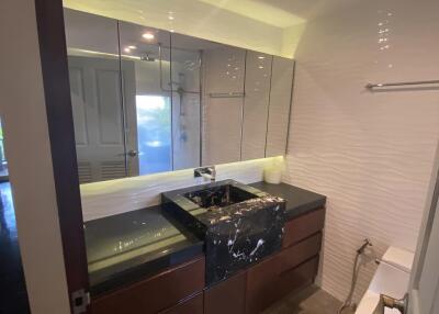 Modern bathroom with large mirror and stylish sink