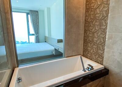 For rent!!! New room 40th floor at The riviera ocean drive with the Bathtub