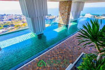 For rent ! The riviera Ocean drive with Jacuzzi Lower Floor City view